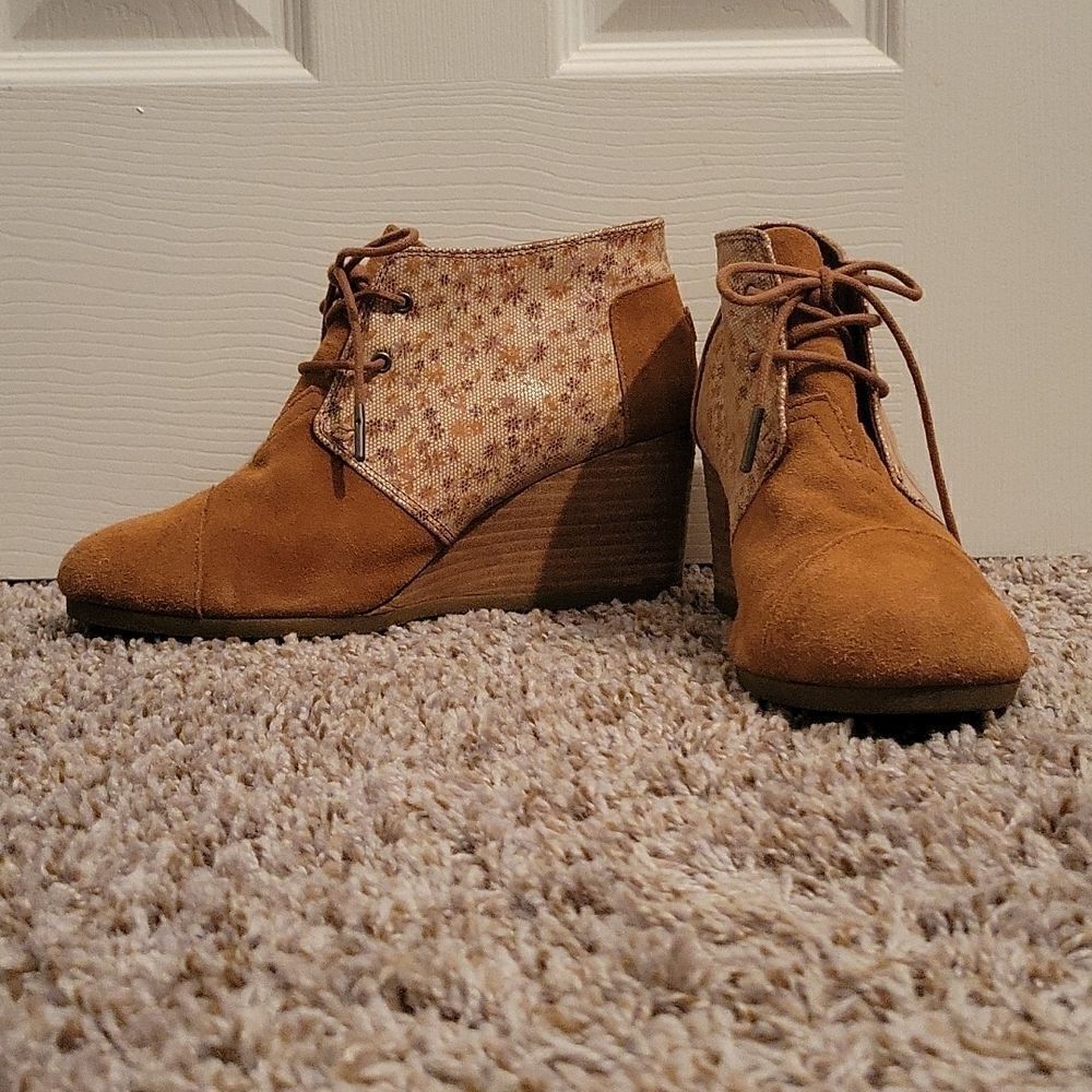 Toms fall floral suede wedges size 10